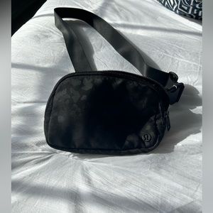 LULU LEMON || Belt Bag Camo